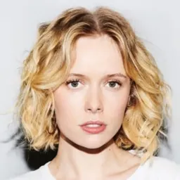 Amelia Eve