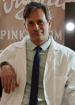 Tom Everett Scott