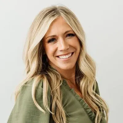 Ellie Holcomb