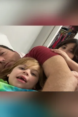 Freelancers Fans' Bedtime Ritual: A Family's Laughter Journey