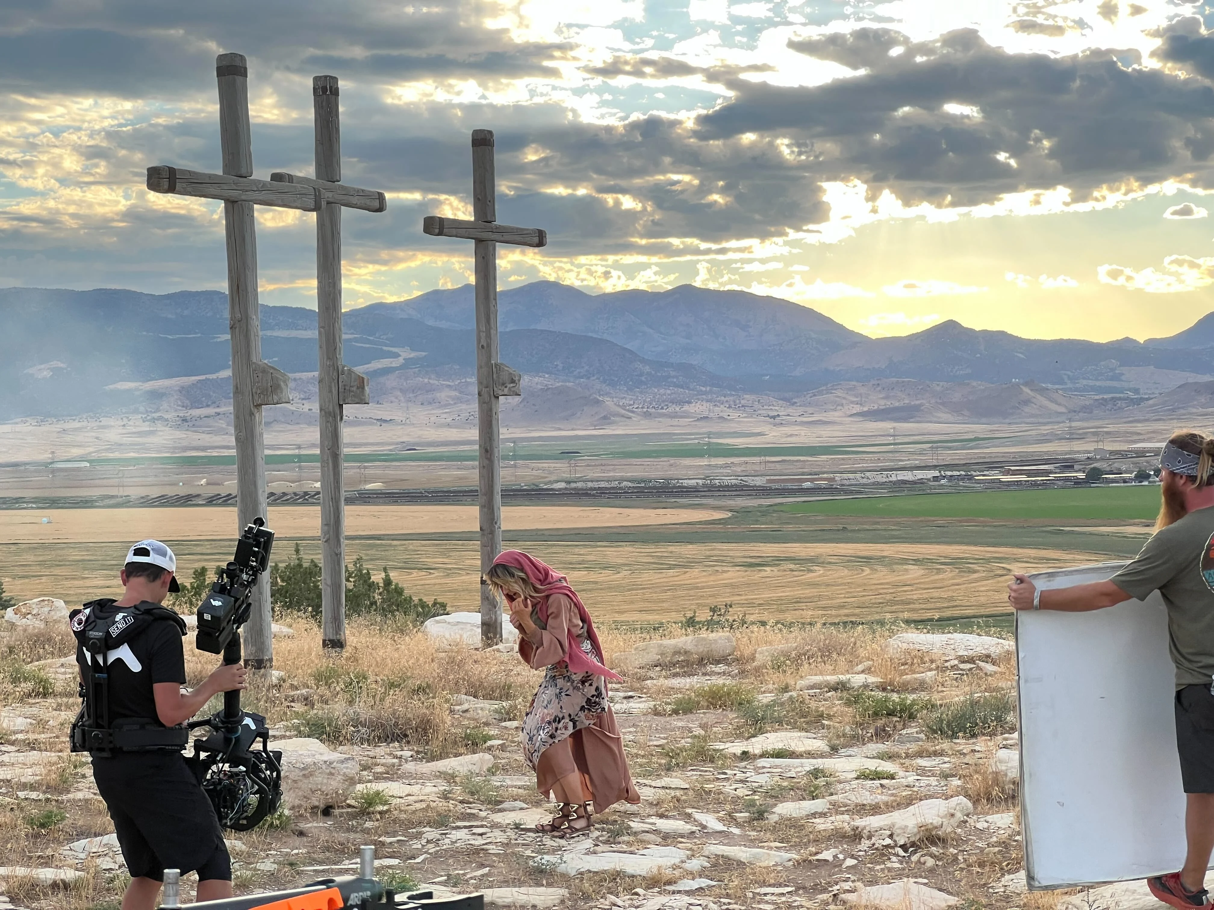 Lindsey Stirling - O Holy Night Behind-the-Scenes 03