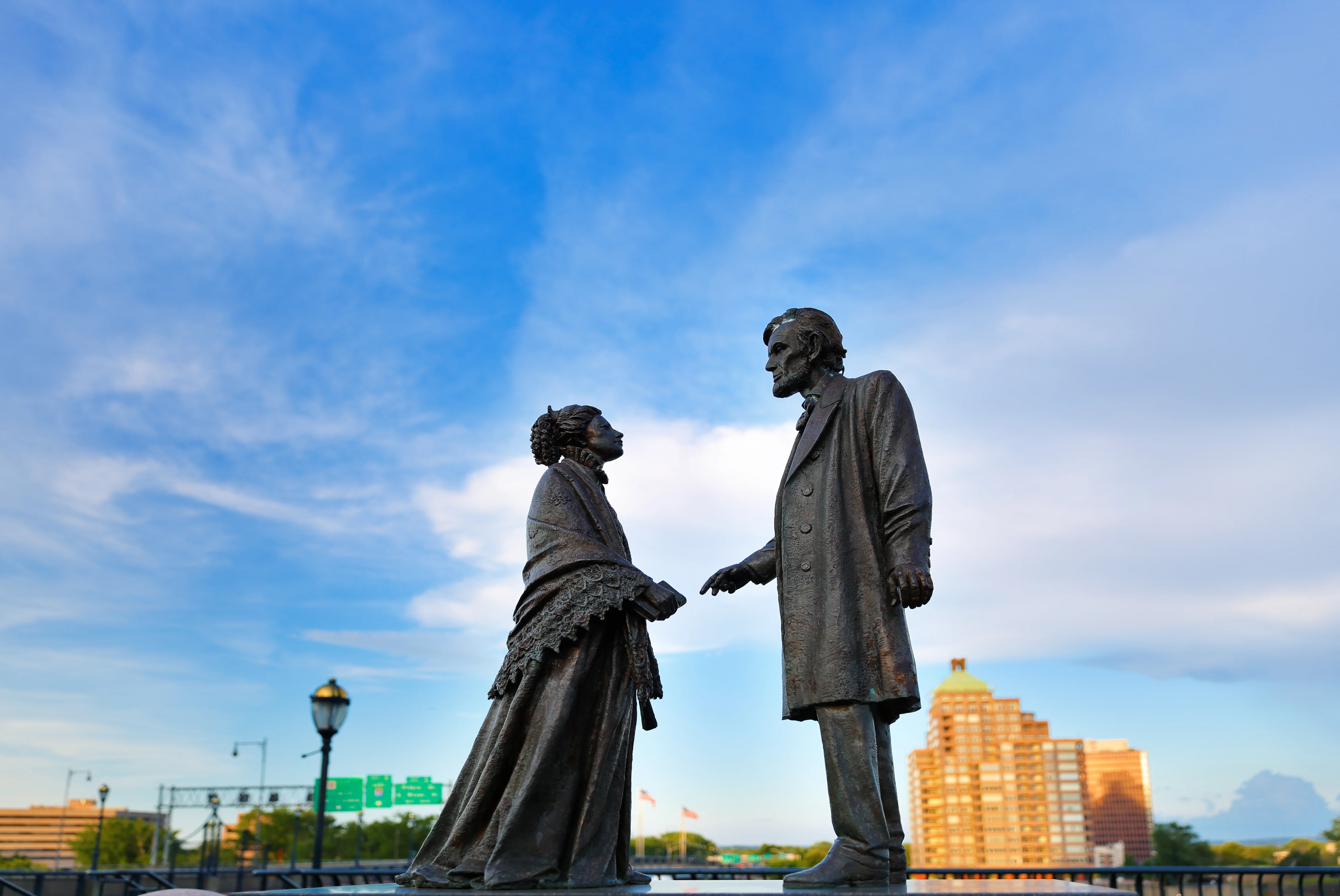 Image of Harriet Beecher Stowe and Abraham Lincoln Statue